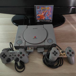 PlayStation 1 Gris con Juego y Mandos