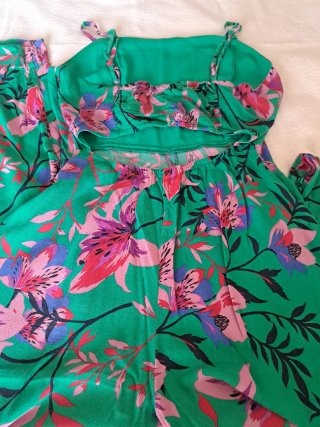 Macacão floral Bershka verde e multicolor