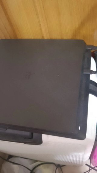PS4 Slim 1TB,se cambia por portátil solo,la,consol