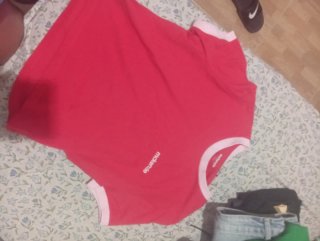 Camiseta Mackenzie Roja con Ribete Rosa