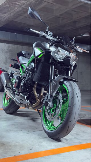 Kawasaki Z900 Negra y Verde