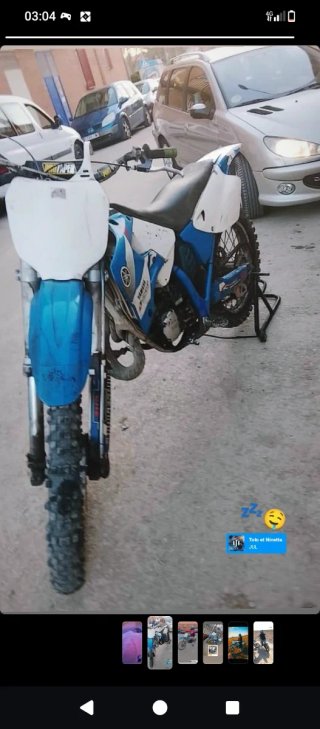 Moto Yamaha Enduro/Motocross Azul/Blanca