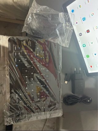 Tablet Negra + Teclado, Ratón, Cargador y Funda