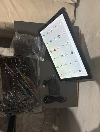 Tablet Negra + Teclado, Ratón, Cargador y Funda