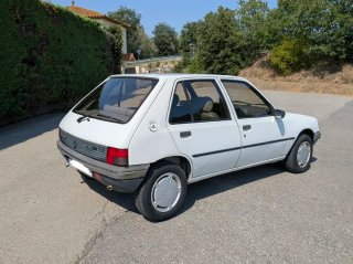 Peugeot 205 1992