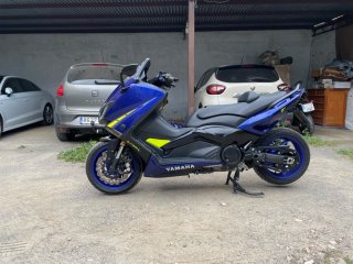 Yamaha TMAX Maxi Scooter Azul y Negro