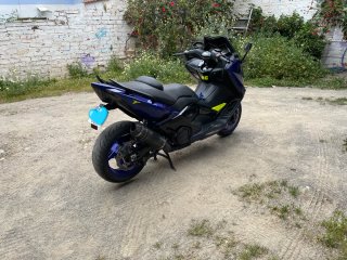 Yamaha TMAX Maxi Scooter Azul y Negro