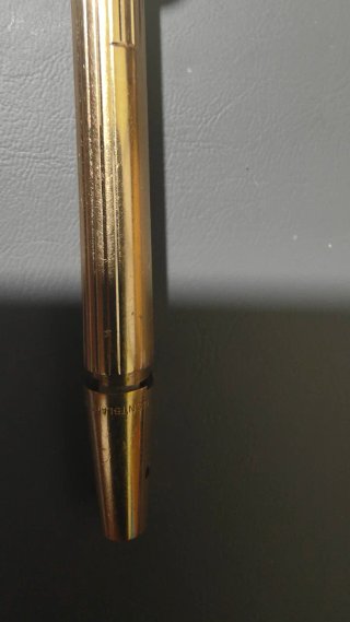 Bolígrafo Montblanc dorado