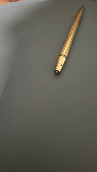 Bolígrafo Montblanc dorado