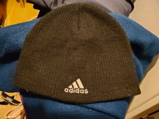 Gorro Adidas Invierno Negro y Azul