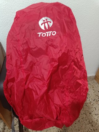 Mochila Totto Viajera grande Negra y Gris