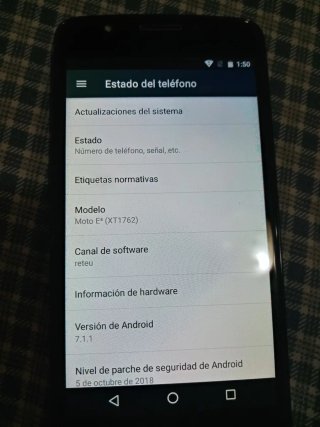 Móvil Motorola gris.