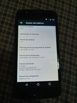 Móvil Motorola gris.