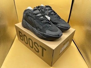 Adidas Yeezy Boost 700 MNVN Negro Talla 42