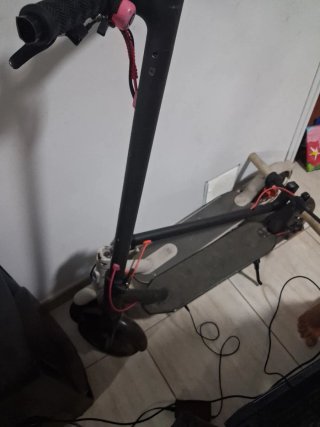 Due monopattini elettrici Xiaomi (1 non funziona)