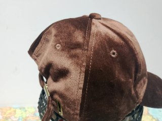 Gorra marrón de ante
