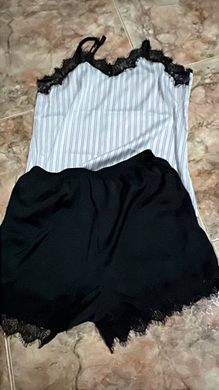 Pijama de tirantes con encaje