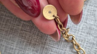 Collana lunga dorata con pendente