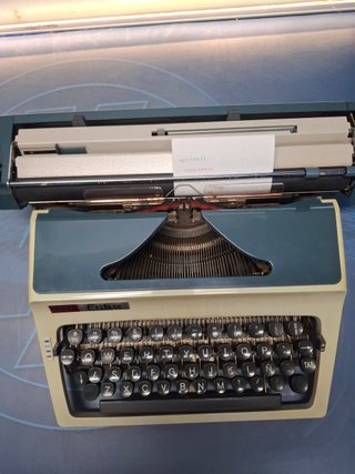 Maquina de escribir, Erika Daro Modelo 42