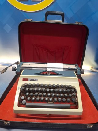Maquina de escribir, Erika Daro Modelo 42