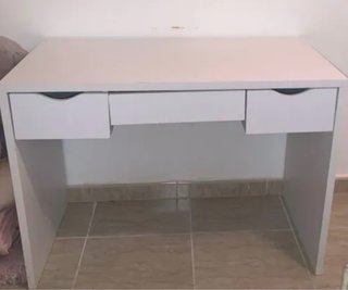 Tocador blanco con taburete