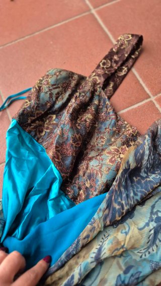 Abito lungo fantasia blu e marrone in seta