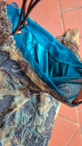 Abito lungo fantasia blu e marrone in seta