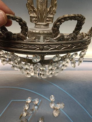 aplique de pared, estilo Imperio, bronce o latón envejecido con lágrimas de cristal de roca