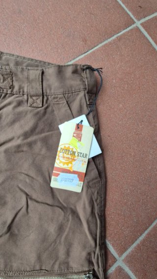 Pantaloni cargo marroni con zip
