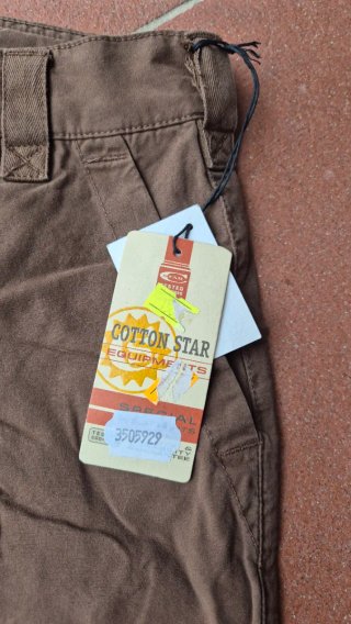 Pantaloni cargo marroni con zip
