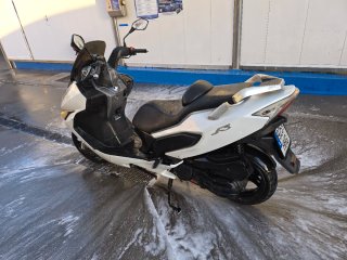Maxi Scooter Blanca y Negra