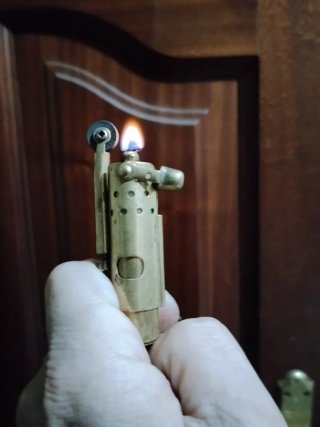 Encendedor antiguo latón tipo trinchera