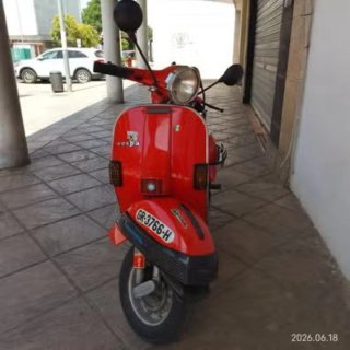 Vespa P200E 1981 Roja
