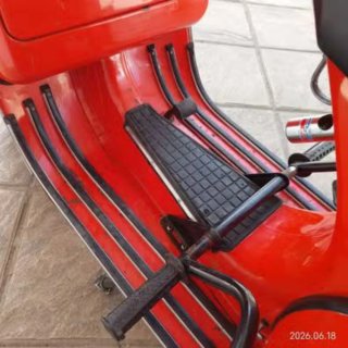 Vespa P200E 1981 Roja