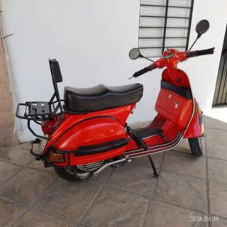 Vespa P200E 1981 Roja