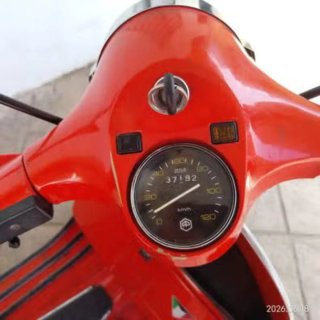 Vespa P200E 1981 Roja