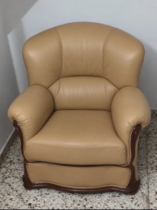 Divano 3 posti + 2 poltrone in pelle beige