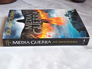 Media Guerra 1a Edición - Joe Abercrombie