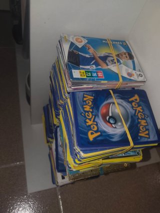 Lote cromos fútbol Adrenalyn y Pokémon cromosCARTA