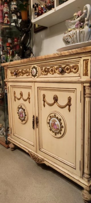 Aparador, mueble auxiliar, recibidor, taquillón.