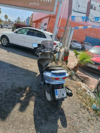 Moto Scooter Gris