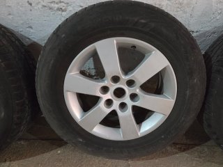 Se venden llantas Mitsubishi Montero V80.