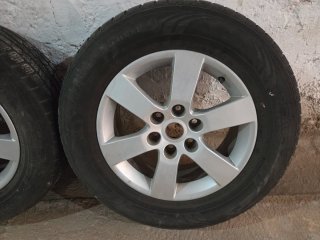 Se venden llantas Mitsubishi Montero V80.