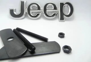 LOGO EMBLEMA DE PARRILLA JEEP NEGRO