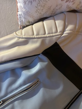 Cazadora Stradivarius azul y crema mujer