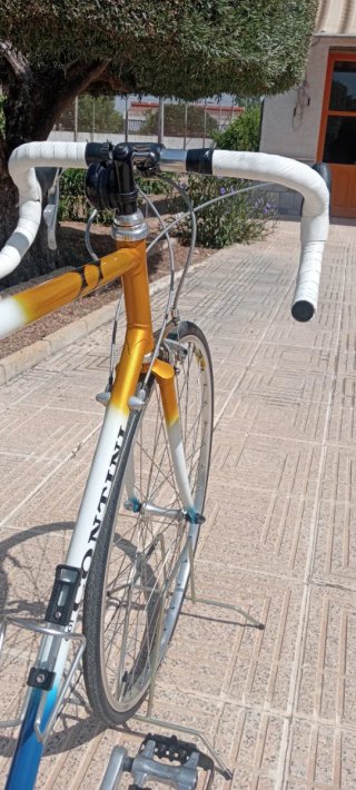 Bicicleta de carretera clásica Contini