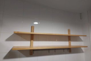 Estantería de madera con 2 baldas