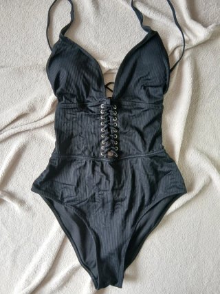 Bañador negro con cordones