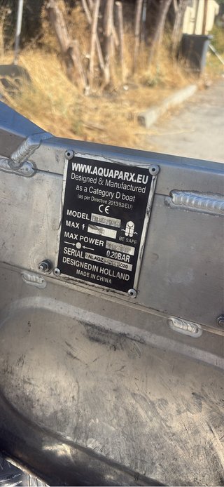 Barca de aluminio con motor fueraborda y remolque