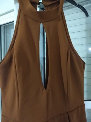 Vestido marrón con abertura tela elástica
